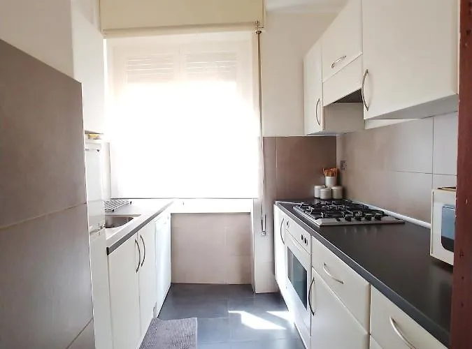 Apartamento Per 5, Metro B Bologna, Terrazzo, Wi-fi *